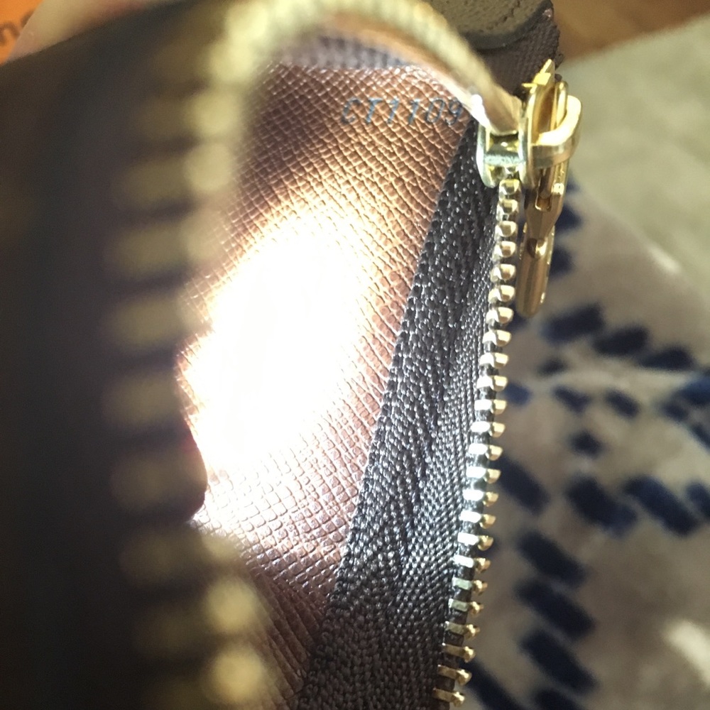 ❌sold❌NWT Authentic LV Cles in Monogram - Picture 6 of 6